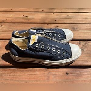 Men’s slip on no lace Converse sz. 7